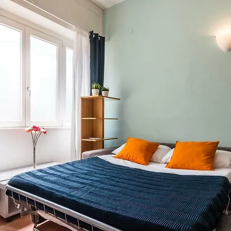 Cozy Near Train Station Apartment Venice