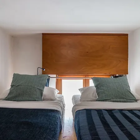 Apartment Cozy Near Train Station
