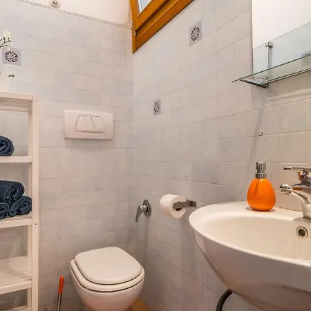 Appartamento Cozy Near Train Station