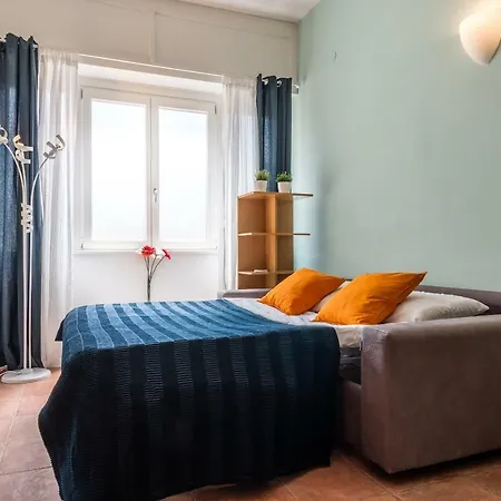 Cozy Near Train Station *