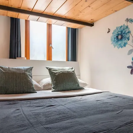 Cozy Near Train Station
