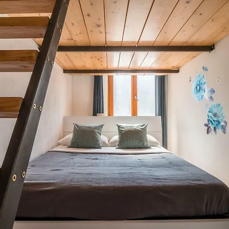 Cozy Near Train Station *